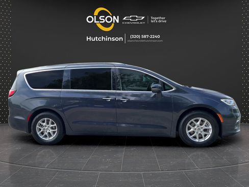 Used 2021 Chrysler Pacifica Touring-L FWD image 6