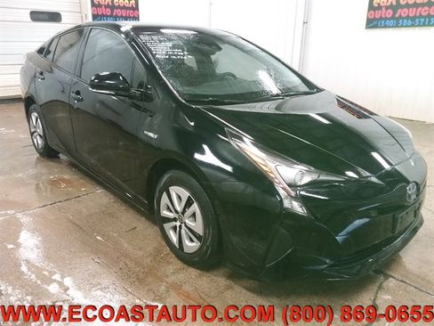 Used 2017 Toyota Prius Four image 1