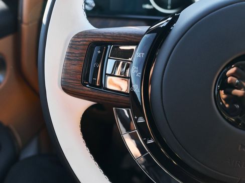 Used 2025 Rolls-Royce Cullinan image 71