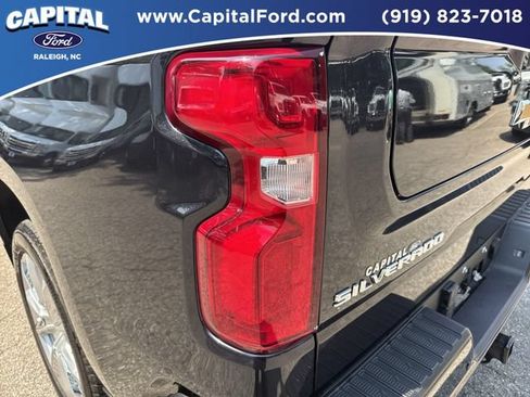 Used 2024 Chevrolet Silverado 1500 High Country w/ High Country Premium Package AWD/4WD image 15