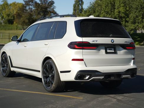 New 2027 BMW X7 xDrive40i w/ M Sport Package AWD/4WD image 3