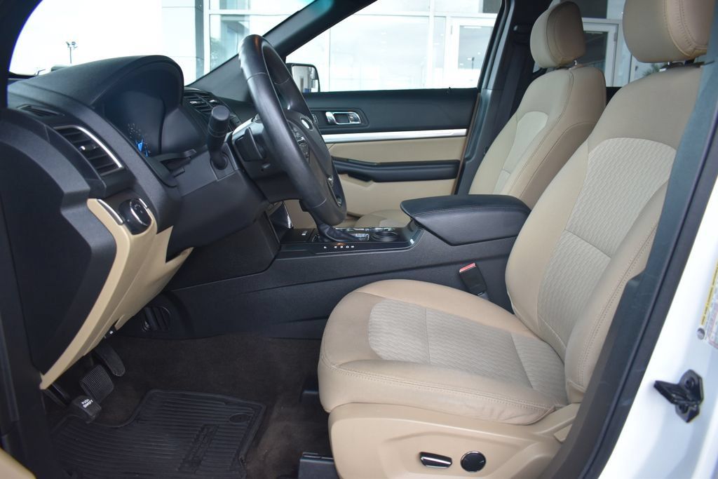 Used 2016 Ford Explorer FWD image 3