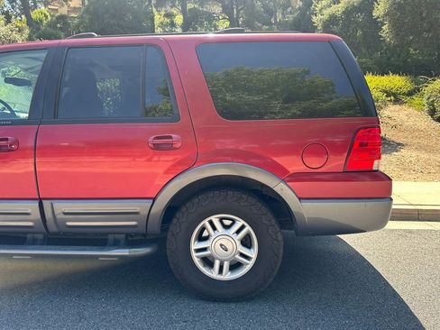 Used 2004 Ford Expedition XLT RWD image 16