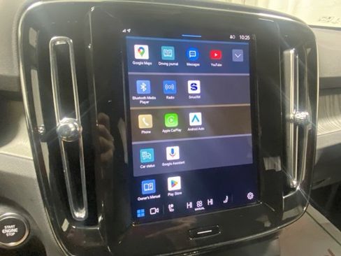 Certified 2025 Volvo XC40 B5 Core image 21