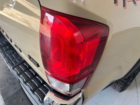 Used 2017 Toyota Tacoma TRD Off-Road w/ Tow Package RWD image 47