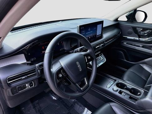 Used 2024 Lincoln Corsair AWD image 9