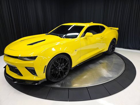 Used 2017 Chevrolet Camaro SS RWD image 11