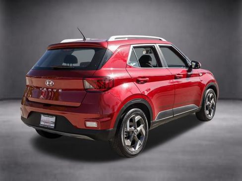 Used 2025 Hyundai Venue SEL FWD image 4