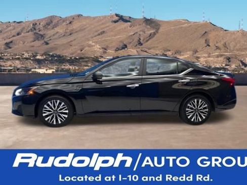 Used 2024 Nissan Altima 2.5 SV image 2