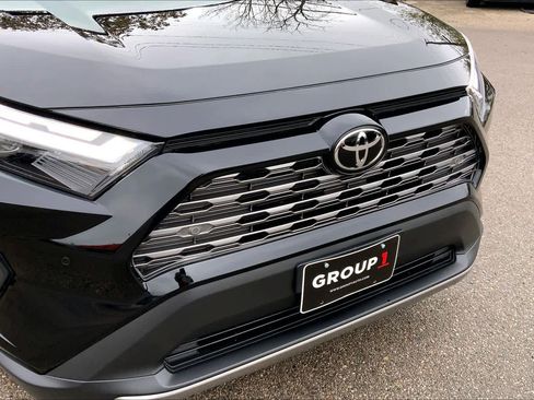 Used 2025 Toyota RAV4 Limited image 29