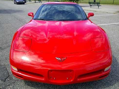 Used 2004 Chevrolet Corvette Coupe RWD image 4