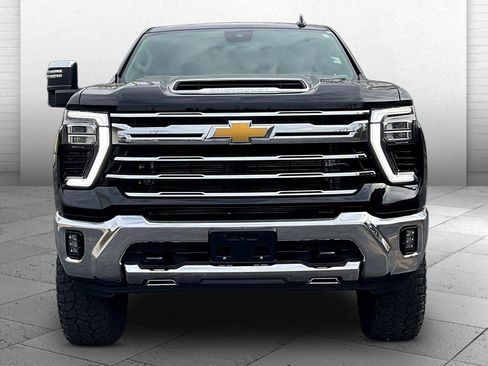 Used 2024 Chevrolet Silverado 2500 LTZ AWD/4WD image 2