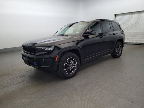 Used 2022 Jeep Grand Cherokee Trailhawk w/ Advanced Protech Group II AWD/4WD image 2