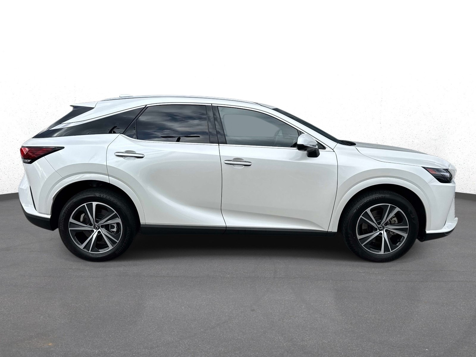 Used 2025 Lexus RX 350 Premium w/ Accessory Package (Z1) FWD image 2