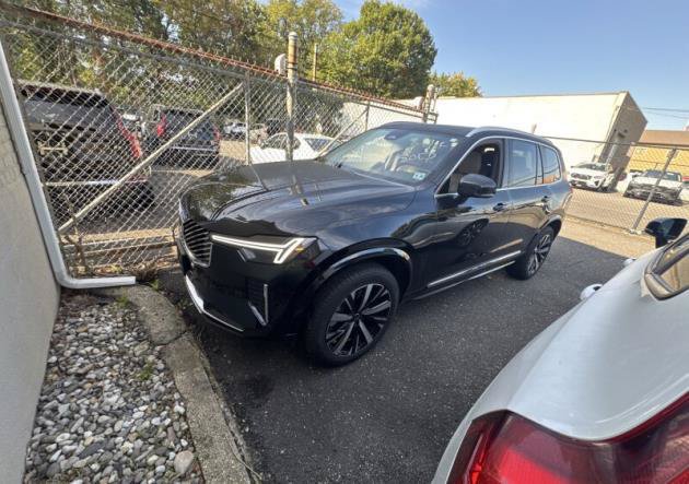 Certified 2025 Volvo XC90 B5 Core AWD/4WD image 2