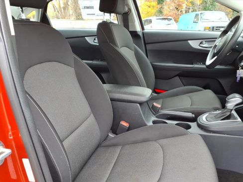 Used 2022 Kia Forte LXS image 9