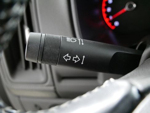 Used 2015 GMC Canyon SLE w/ SLE Convenience Package image 32