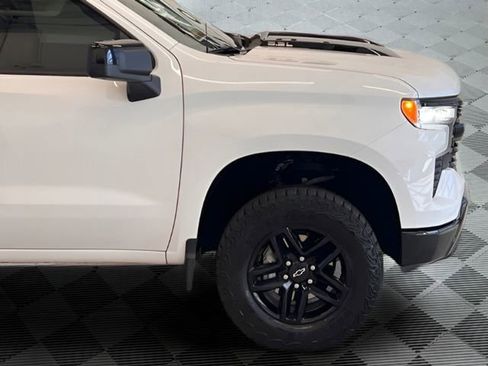 Used 2024 Chevrolet Silverado 1500 LT Trail Boss w/ Convenience Package II AWD/4WD image 8