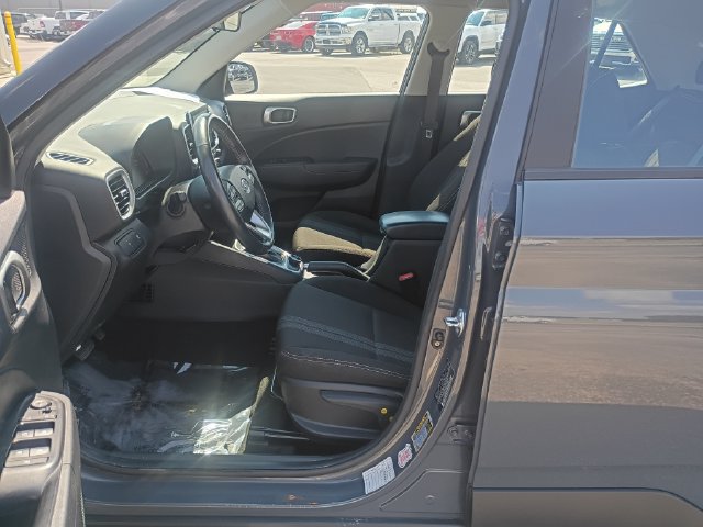 Used 2025 Hyundai Venue SEL FWD image 10