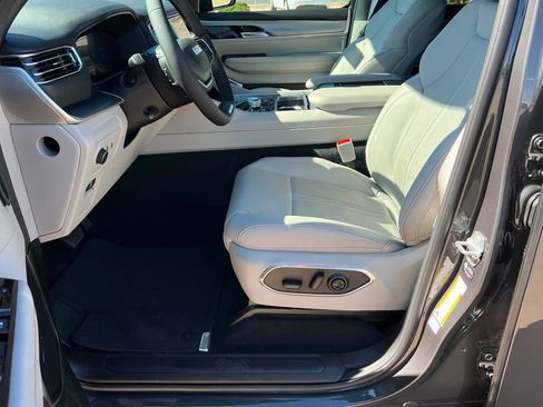 New 2026 Jeep Grand Wagoneer 4WD image 13