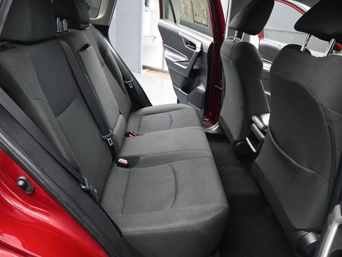 Used 2020 Toyota RAV4 LE image 14