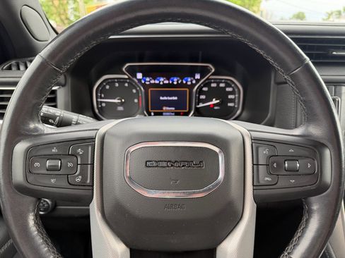 Used 2021 GMC Yukon XL Denali w/ Denali Premium Package AWD/4WD image 15