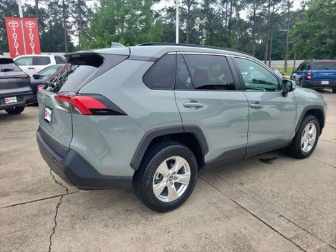 Certified 2021 Toyota RAV4 XLE w/ Convenience Package FWD image 6