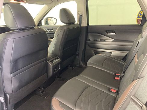 Used 2025 Nissan Pathfinder Platinum w/ Cargo Package AWD/4WD image 16
