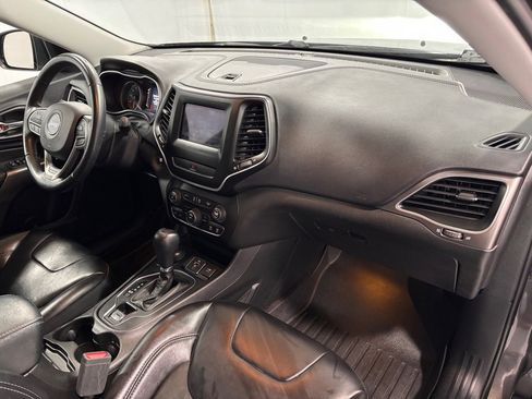 Used 2019 Jeep Cherokee Latitude Plus w/ Cold Weather Group image 17