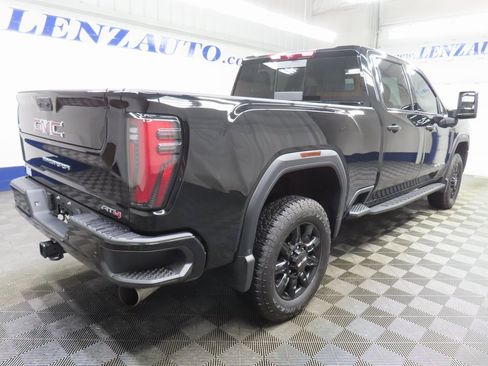 Used 2025 GMC Sierra 2500 AT4 w/ AT4 Premium Plus Package image 4