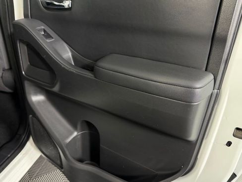 Used 2022 Nissan Frontier SV image 26