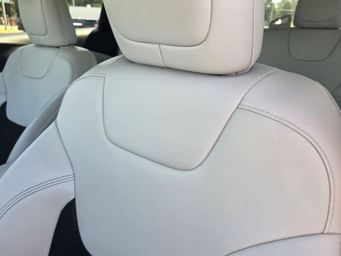 Used 2020 Jeep Cherokee Latitude Plus FWD image 22