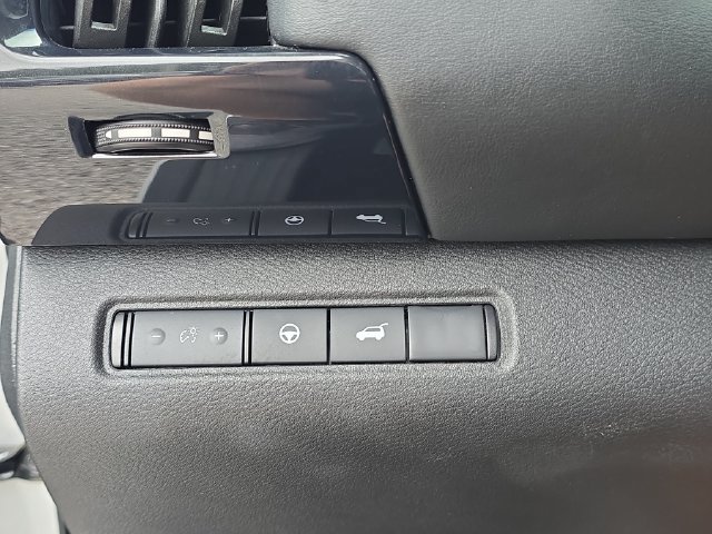 Certified 2025 Nissan Pathfinder SV FWD image 29