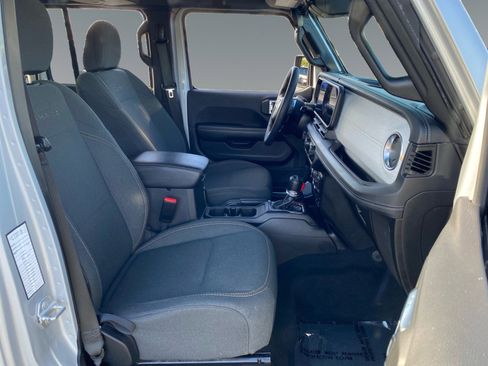 Used 2024 Jeep Wrangler Sahara image 15