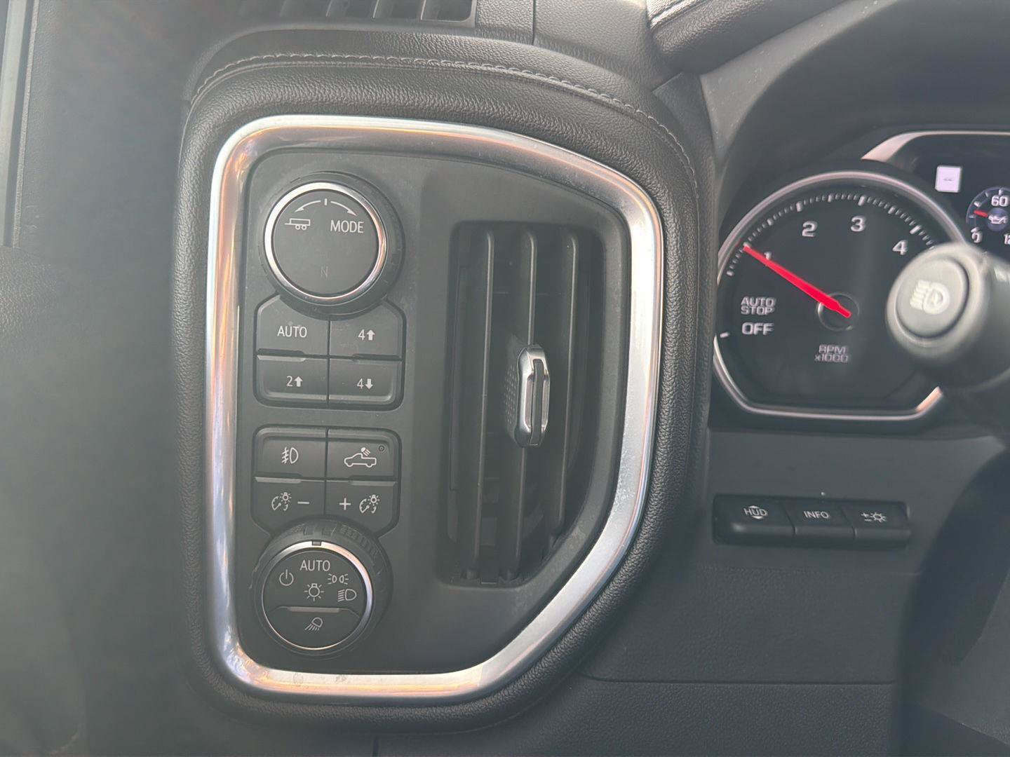 Certified 2020 Chevrolet Silverado 1500 High Country w/ Technology Package AWD/4WD image 23