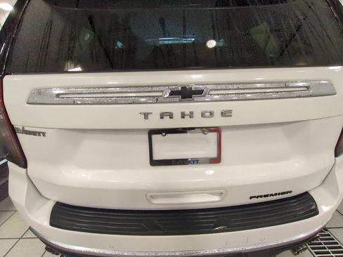 Used 2021 Chevrolet Tahoe Premier w/ Premium Package image 28