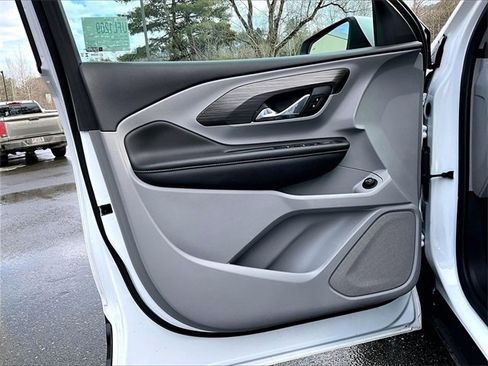 Used 2023 GMC Terrain SLE w/ Driver Convenience Package image 18