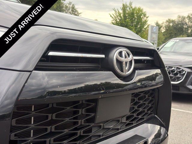 Used 2023 Toyota 4Runner SR5 Premium w/ Moonroof Package AWD/4WD image 16