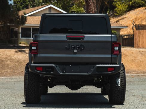 Used 2024 Jeep Gladiator Sport image 11