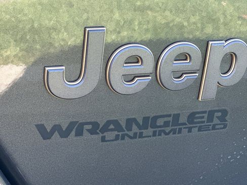 Used 2022 Jeep Wrangler Unlimited Rubicon w/ Xtreme Recon 35" Tire Package AWD/4WD image 26