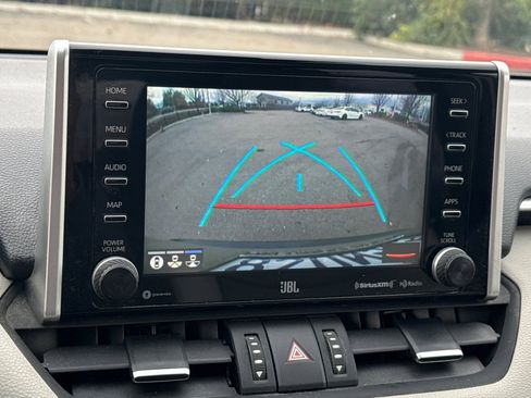 Used 2020 Toyota RAV4 Limited image 27