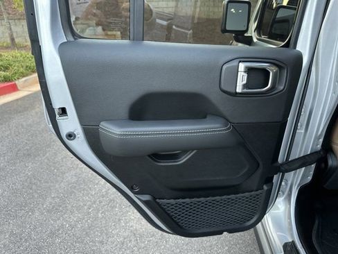 Used 2022 Jeep Gladiator Rubicon w/ Cold Weather Group image 23