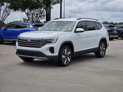 Used 2025 Volkswagen Atlas SE FWD image 2