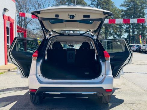 Used 2017 Nissan Rogue SV w/ SV Premium Package image 20