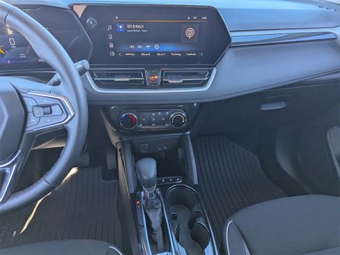 Used 2024 Chevrolet TrailBlazer LT w/ LT Cold Weather Package image 16