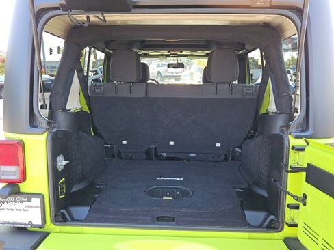 Used 2016 Jeep Wrangler Unlimited Sahara w/ Connectivity Group AWD/4WD image 14