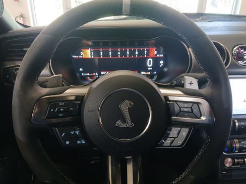 Used 2021 Ford Mustang Shelby GT500 w/ Technology Package RWD image 19