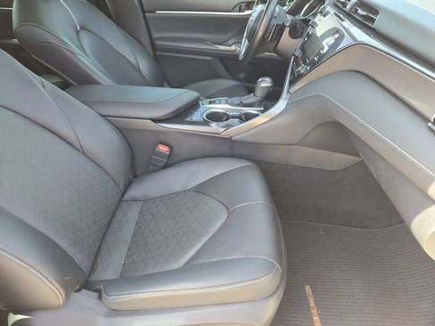Used 2019 Toyota Camry XSE FWD image 9