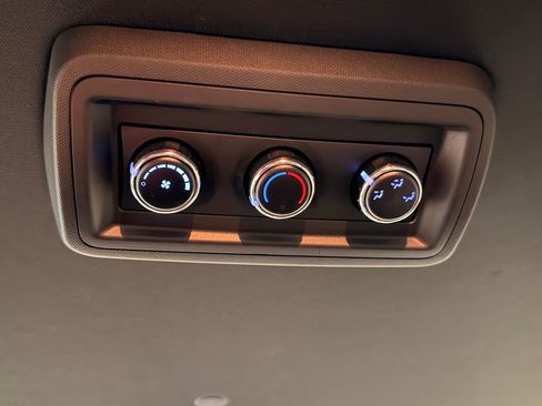Used 2018 Dodge Grand Caravan SXT FWD image 32