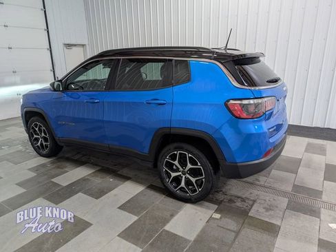Used 2025 Jeep Compass Limited AWD/4WD image 2